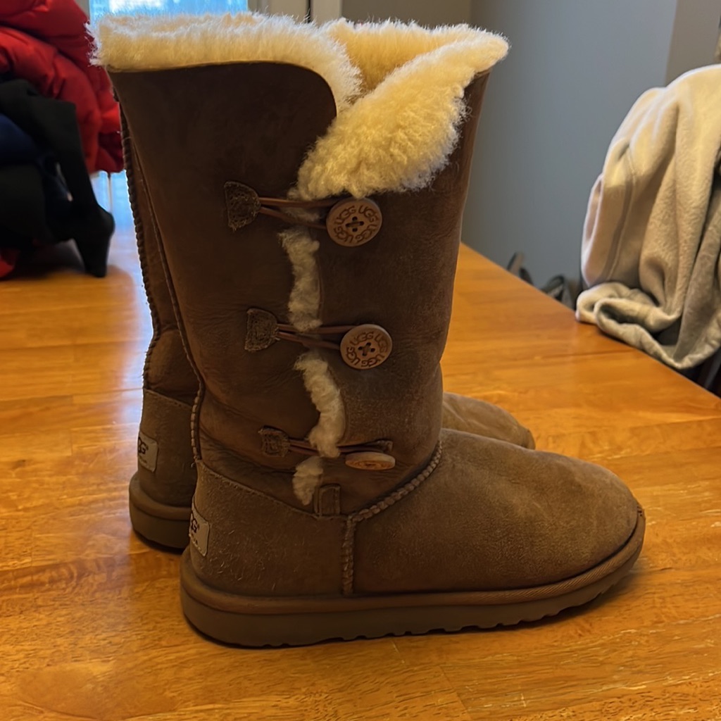 Ugg Boots Size 6. Excellent Condition